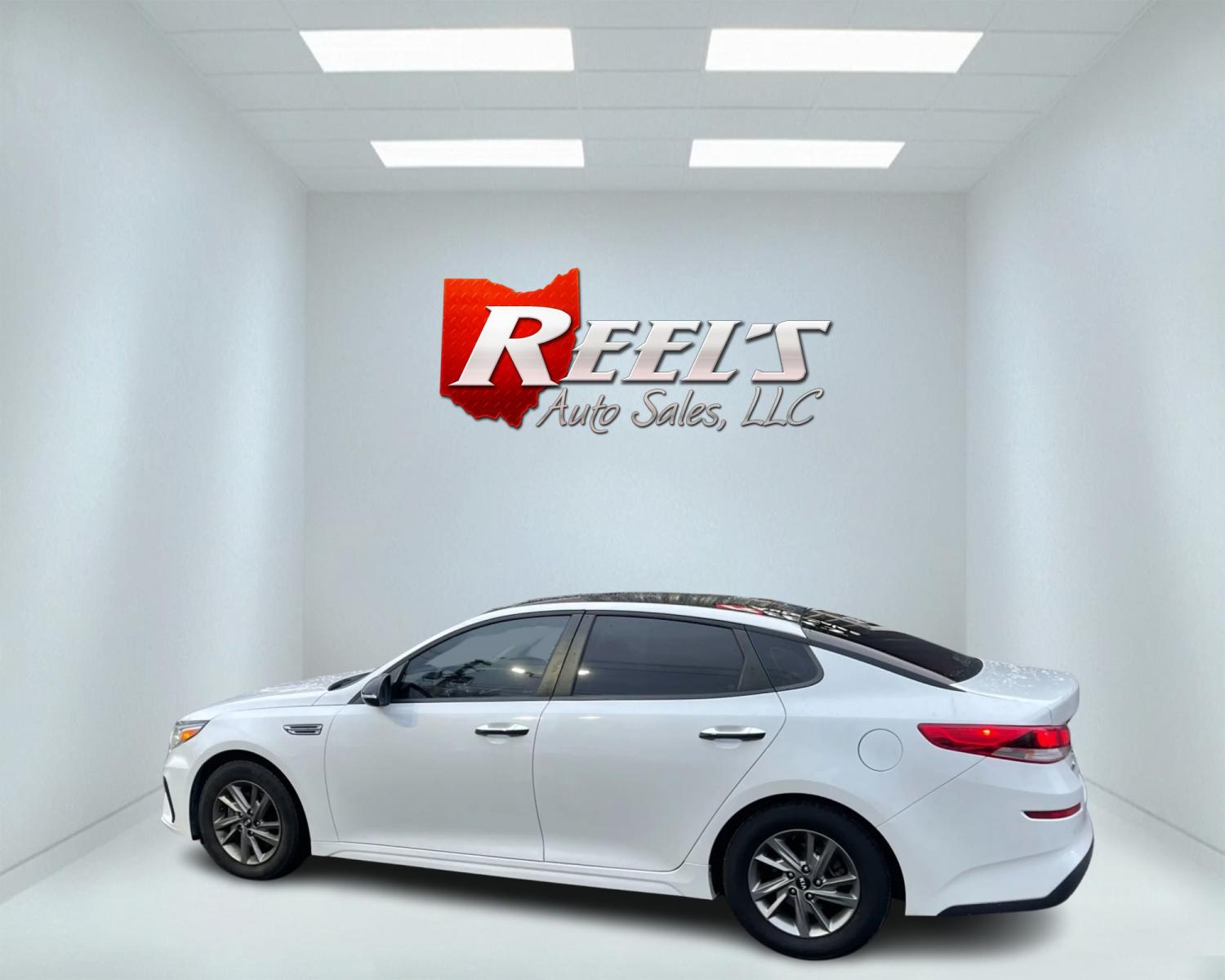 2013 White /Beige Kia Optima EX (5XXGN4A71DG) with an 2.4L I4 DOHC 16V engine, 6-Speed Automatic transmission, located at 11115 Chardon Rd. , Chardon, OH, 44024, (440) 214-9705, 41.580246, -81.241943 - This 2013 Kia Optima EX with push-button start offers a blend of performance and luxury features that cater to driver comfort and convenience. Achieving an impressive fuel economy of 28 MPG combined and 35 MPG on the highway, it's an efficient choice for both city drives and long journeys. The model - Photo #42